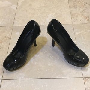 Beautiful black Chelsea Moreland heels